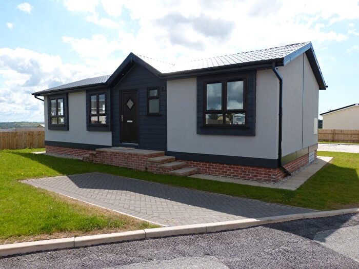2 Bedroom Mobile/park Home For Sale In Manor Park, Penwithick, PL26
