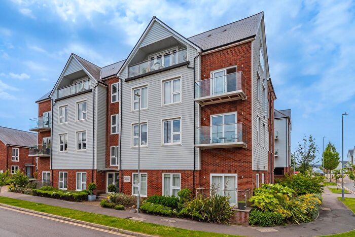 2 Bedroom Flat For Sale In Herald Gardens, Tunbridge Wells, TN2