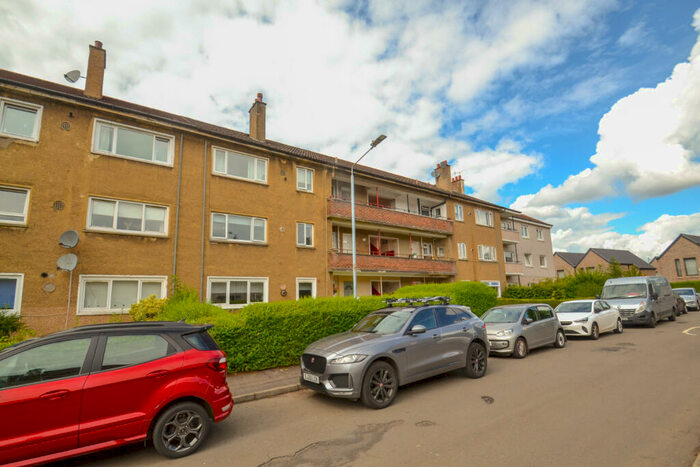 3 Bedroom Flat To Rent In / Burrelton Road, Merrylee, Glasgow, G43
