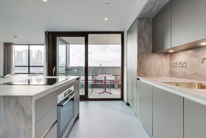 2 Bedroom Flat To Rent In St. Leonards Road, London, E14