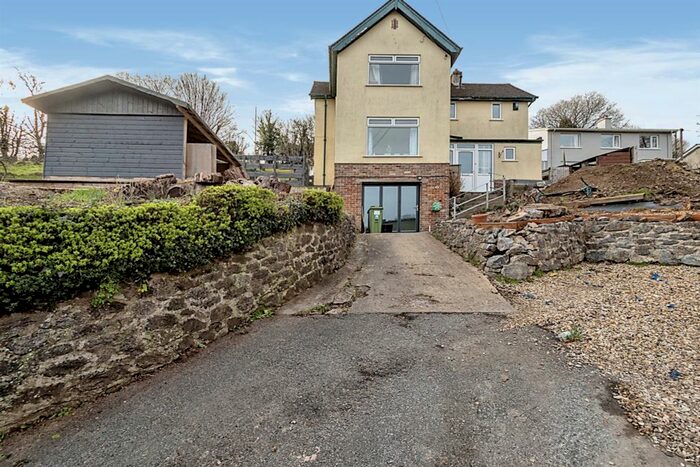 3 Bedroom Detached House For Sale In Dart Bridge Road, Buckfastleigh, TQ11