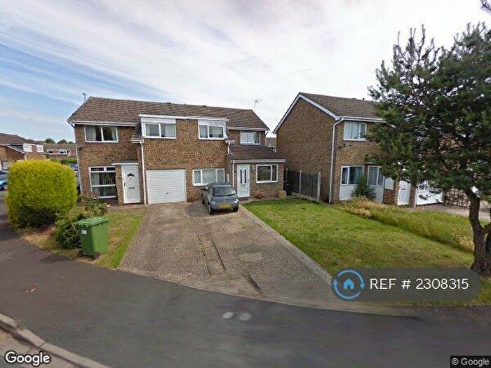 4 Bedroom Semi-Detached House To Rent In Constable Avenue, St. Neots, PE19