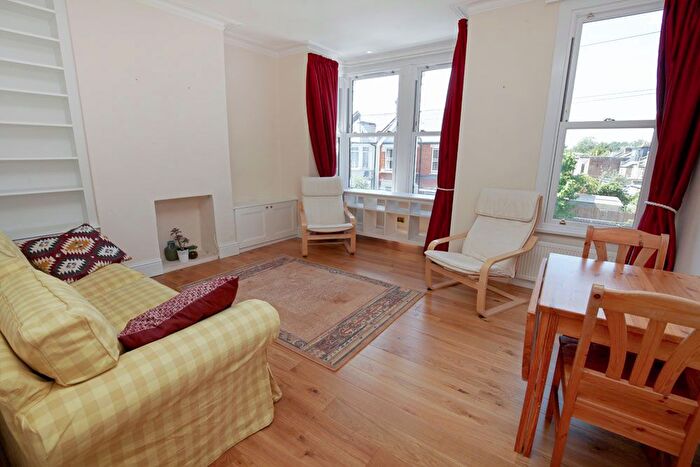 1 Bedroom Flat To Rent In Twickenham Road, Leytonstone, E11