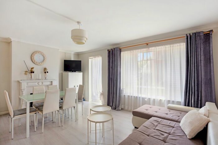 3 Bedroom Flat To Rent In Philbeach Gardens, London, SW5