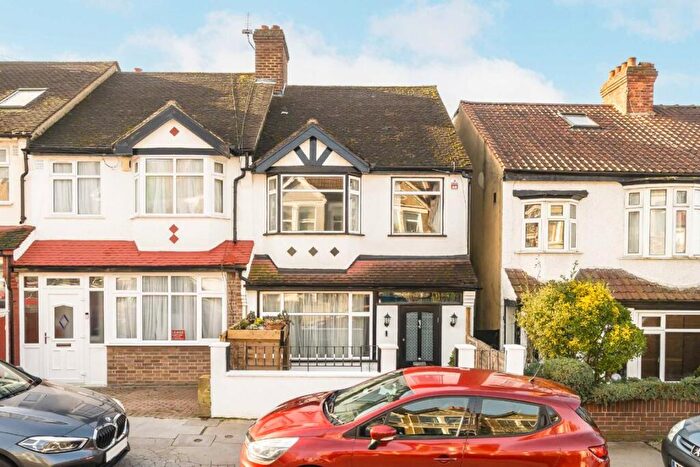 3 Bedroom Semi Detached House For Sale In Beauchamp Road, London, SE19