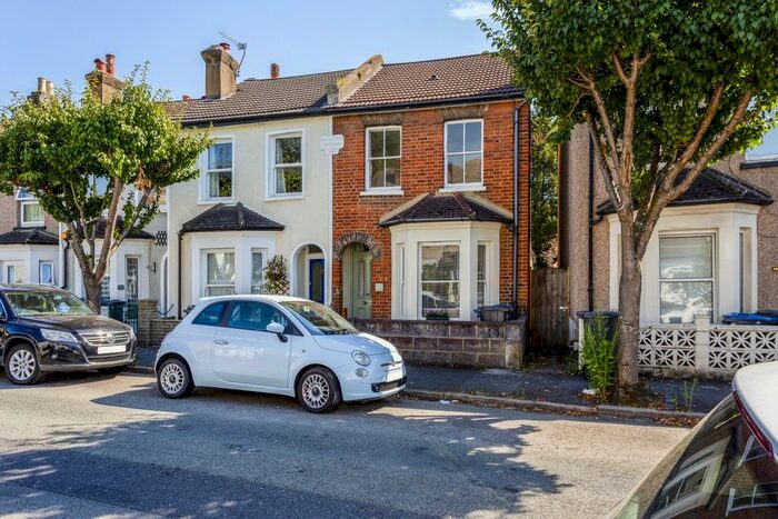 2 Bedroom End Of Terrace House To Rent In Jarvis Road, South Croydon, CR2