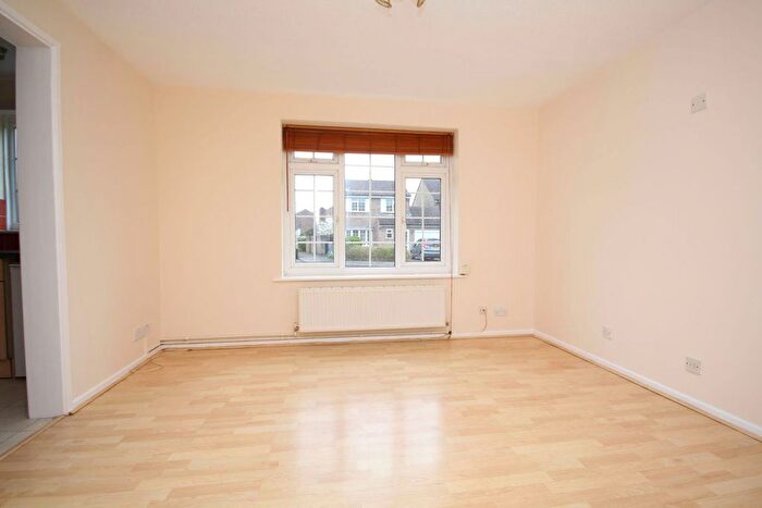 1 Bedroom Flat To Rent In Hazelhurst Crescent, Horsham, RH12