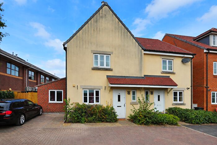 6 Bedroom House To Rent In John Saint Quinton Close, Stoke Gifford, BS34