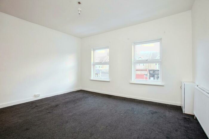 1 Bedroom Apartment To Rent In Lea Bridge Road, Leyton, E10