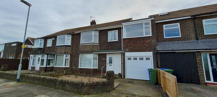 4 Bedroom Semi-Detached House To Rent In Alston Grove, Seaton Sluice, NE26