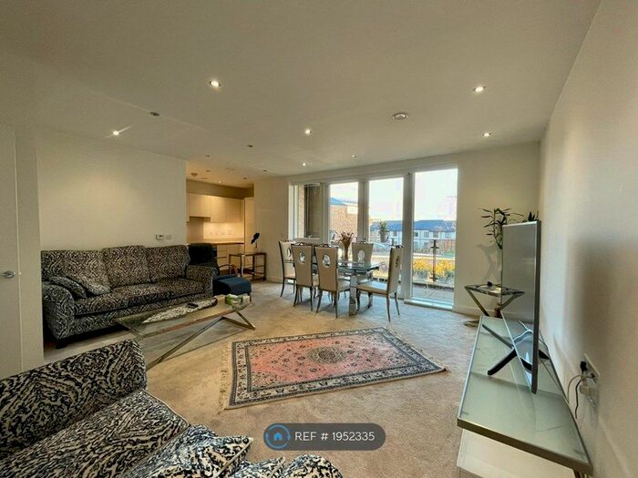 2 Bedroom Flat To Rent In Garrison Heights, London, NW7