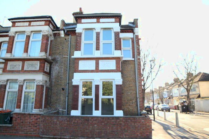 2 Bedroom Flat To Rent In Portway, London, E15