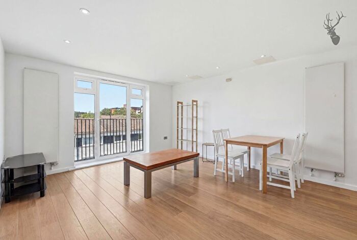 2 Bedroom Flat To Rent In Bacon Street, Shoreditch, E2