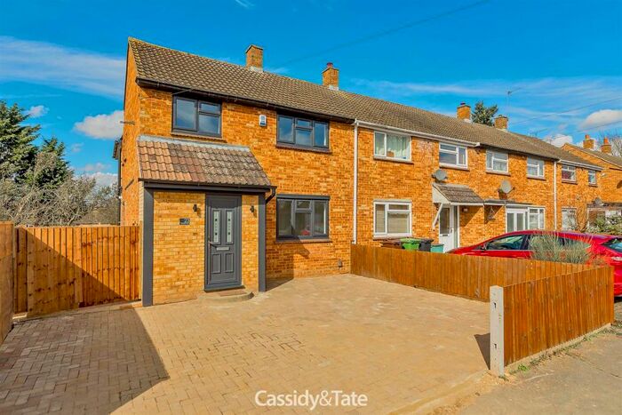 4 Bedroom End Of Terrace House To Rent In Oldfield Road, London Colney, AL2