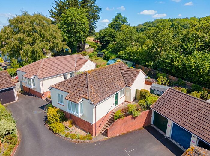 3 Bedroom Detached Bungalow For Sale In Southfield Drive, Crediton, EX17