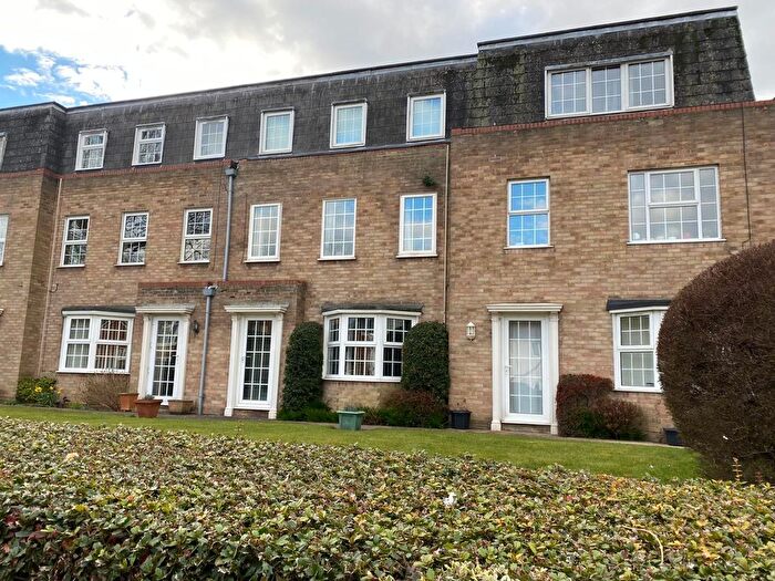 2 Bedroom Flat To Rent In The Gables, Old North Road, Royston, SG8