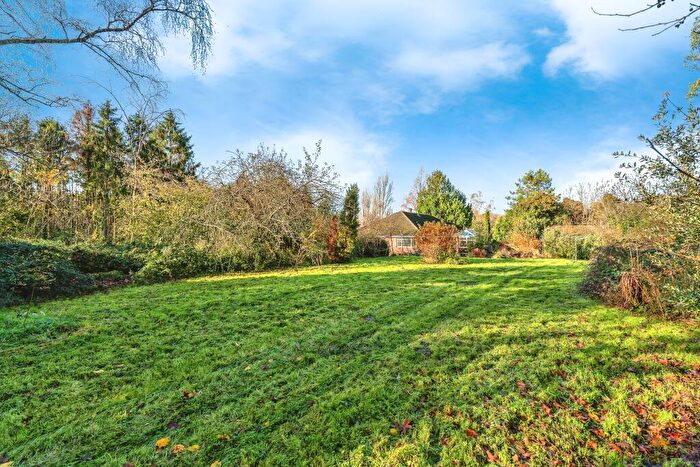 4 Bedroom Bungalow For Sale In Eling Hill, Totton, Southampton, SO40