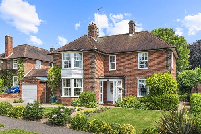 4 Bedroom Detached House For Sale In High Oaks Road, Welwyn Garden City, AL8