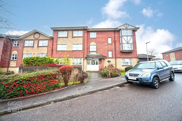 1 Bedroom Flat For Sale In Ermine Place, Earls Meade, Luton, Bedfordshire, LU2