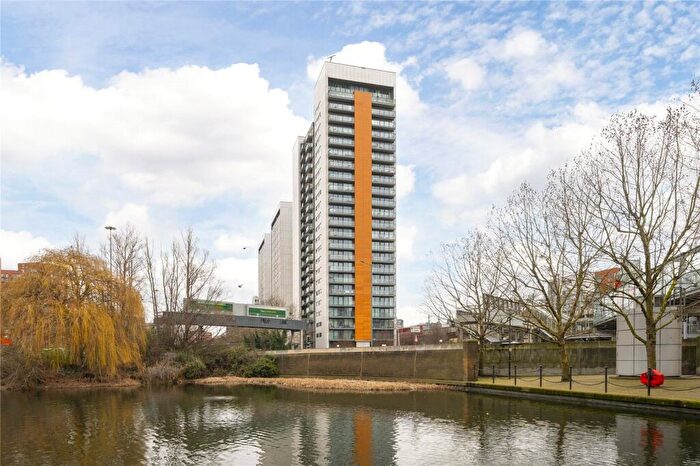 2 Bedroom Flat To Rent In Elektron Tower, Blackwall Way, London, E14