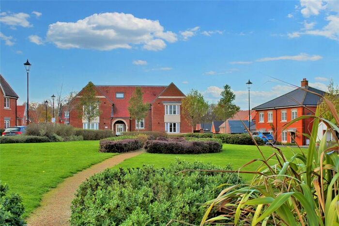 1 Bedroom Flat For Sale In Bramley Drive, Hartley Wintney, Hook, Hampshire, RG27