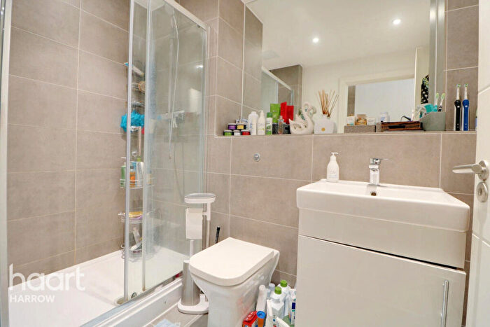 1 Bedroom Apartment For Sale In Imperial Drive, Harrow, HA2