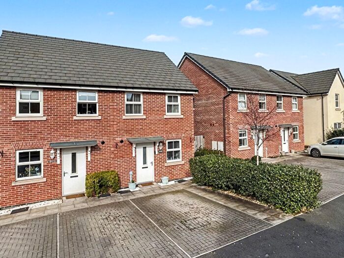 2 Bedroom Semi-Detached House For Sale In Par Drive, Tiverton, EX16