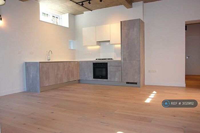 2 Bedroom Flat To Rent In Charteris Road, London, N4