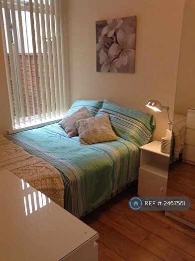 3 Bedroom Flat To Rent In De La Pole Avenue, Hull, HU3