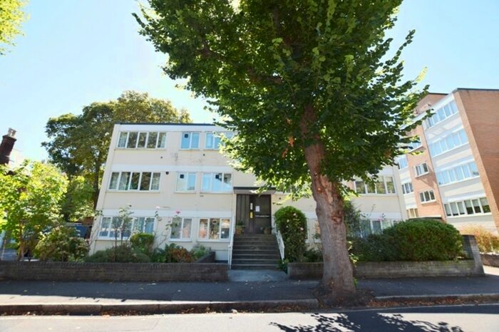 2 Bedroom Flat To Rent In Lawman Court, Kew Road, Kew, Richmond, Surrey, TW9
