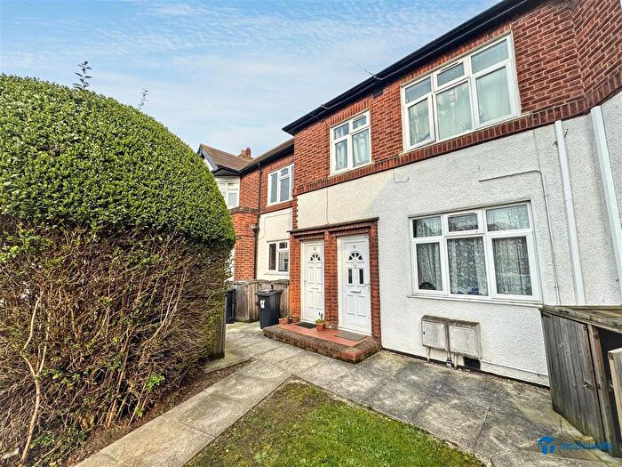 2 Bedroom Flat To Rent In Westminster Close, Ilford, IG6