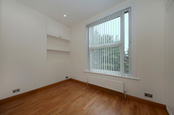 1 Bedroom Flat To Rent In Avenue Crescent, London, W3