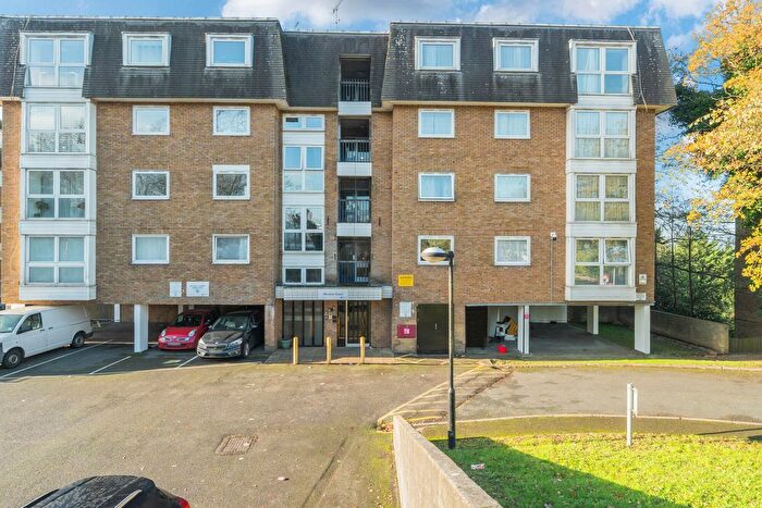 2 Bedroom Flat For Sale In Beulah Hill, London, SE19