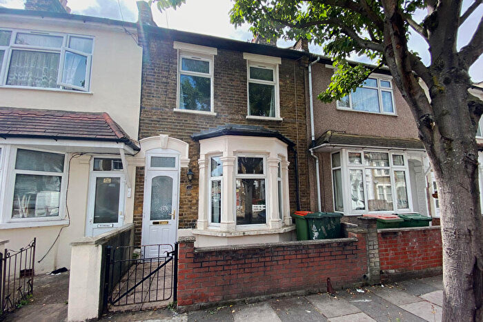 3 Bedroom Terraced House For Sale In Glasgow Road, Plaistow, E13