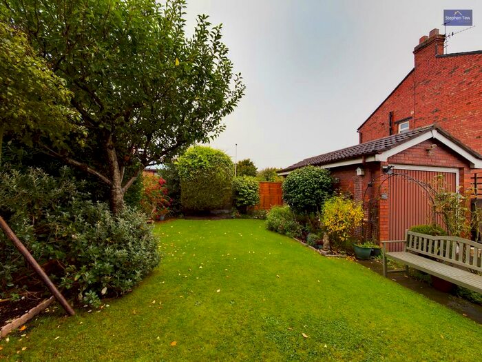 4 Bedroom Detached House For Sale In Lowfield Road, Blackpool, FY4