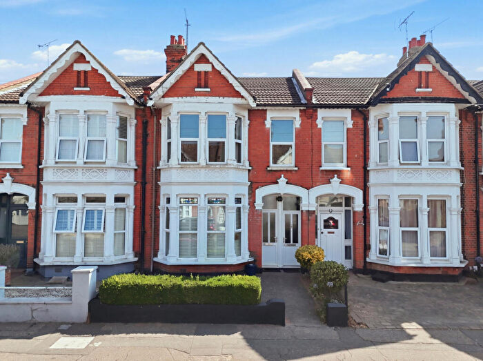 1 Bedroom Apartment For Sale In Bournemouth Park Road, Southend-on-sea, SS2
