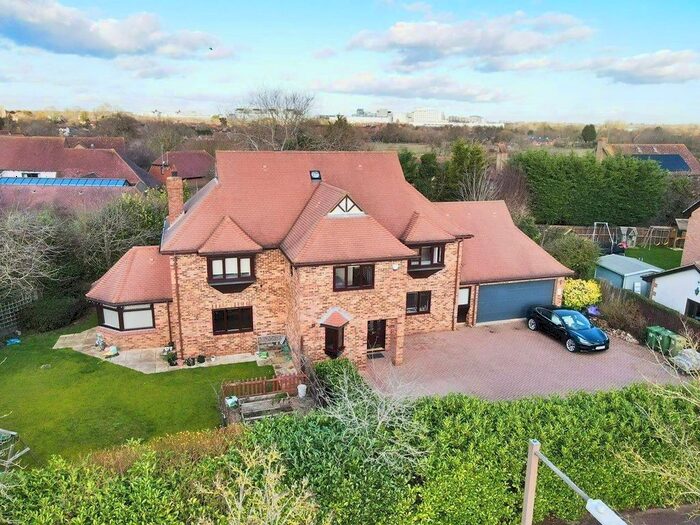 4 Bedroom Detached House To Rent In Ashpole Furlong, Loughton, Milton Keynes, MK5