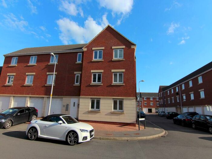 2 Bedroom Flat To Rent In Macfarlane Chase, The Park, Weston-super-Mare, BS23