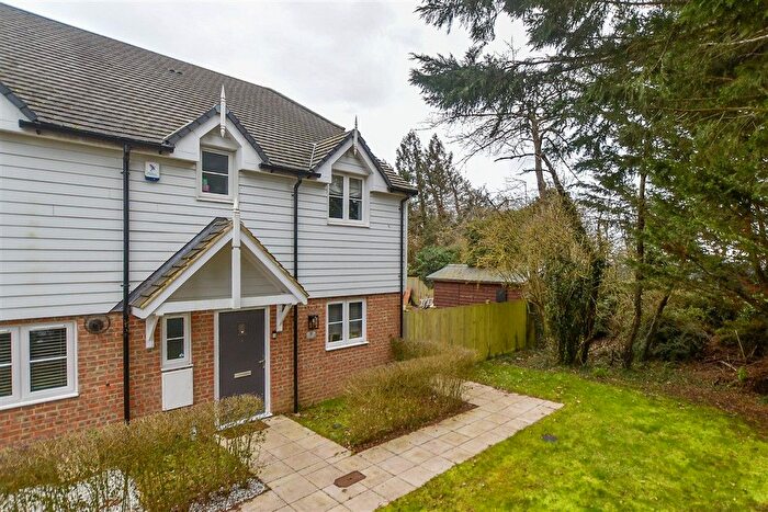 3 Bedroom End Of Terrace House For Sale In Old School Place, Headcorn, Kent, TN27