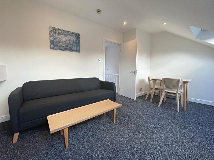 3 Bedroom Flat To Rent In A, Greyhound Rd, Fulham, W6