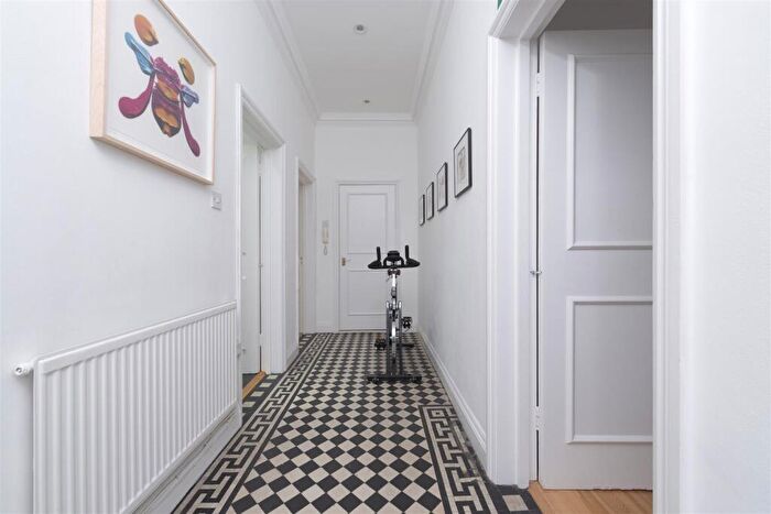 2 Bedroom Apartment To Rent In The Avenue, NW6