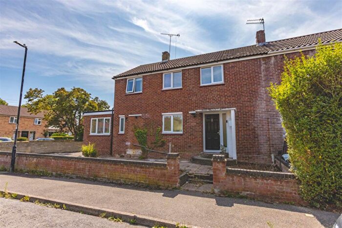 3 Bedroom House For Sale In Duncroft, Windsor, SL4