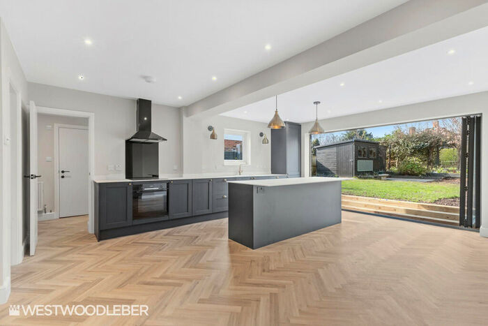 5 Bedroom Semi-Detached House To Rent In Briarley Close, Broxbourne, EN10