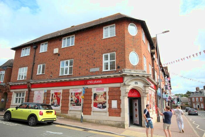 3 Bedroom Flat To Rent In Packhorse Road, Gerrards Cross, SL9