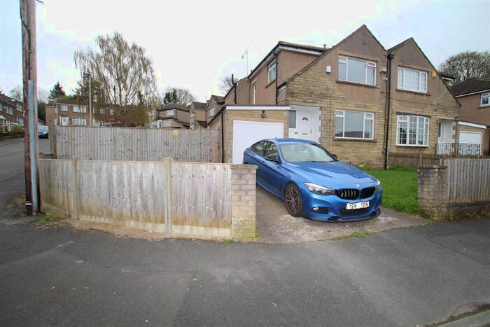 3 Bedroom Semi-Detached House To Rent In Pasture Close, Clayton, Bradford, BD14