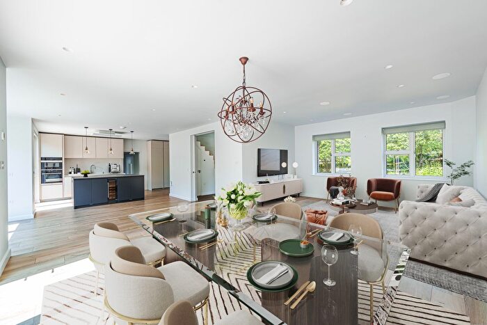 5 Bedroom Detached House To Rent In Abbotswood, Guildford, GU1