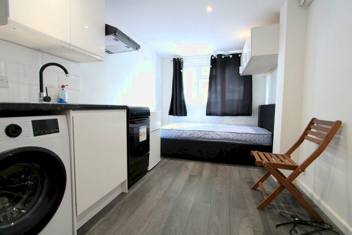 Studio To Rent In Lindsay Close, Norbury, CR4