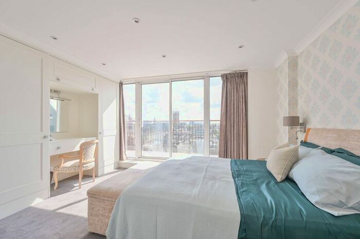 3 Bedroom Flat To Rent In Victoria Street, Westminster, London, SW1H