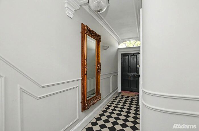 4 Bedroom Town House For Sale In Main Street, Halton Village, WA7