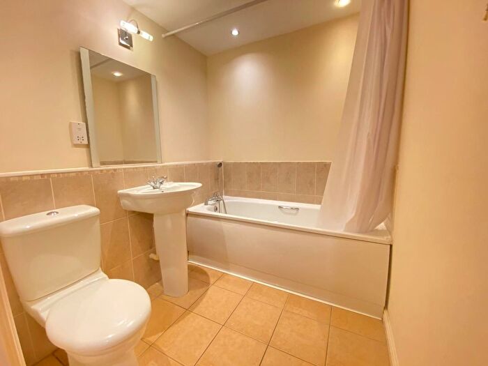 2 Bedroom Flat To Rent In Winnipeg Way, Broxbourne, EN10